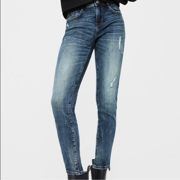Zara Mid Rise Distressed Skinny Jeans with Asymmetrical Hem, US 2/EUR 34 NWOT - Picture 1 of 13